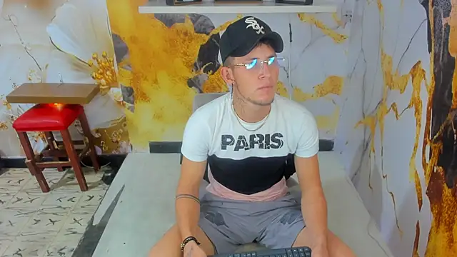 Chuck LatinBoy online show from December 2025 05:42:02 PM