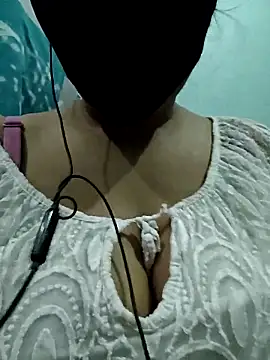 Snapshot of suman_bhabhi001 chatting on April 2026 05:54:01 PM suman bhabhi001 online show from April 2026 05:54:01 PM