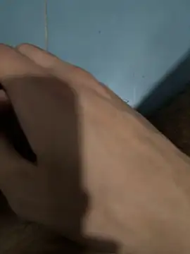 Snapshot of Grossebite2905 chatting on April 2026 01:27:01 AM Grossebite2905 online show from April 2026 01:27:01 AM