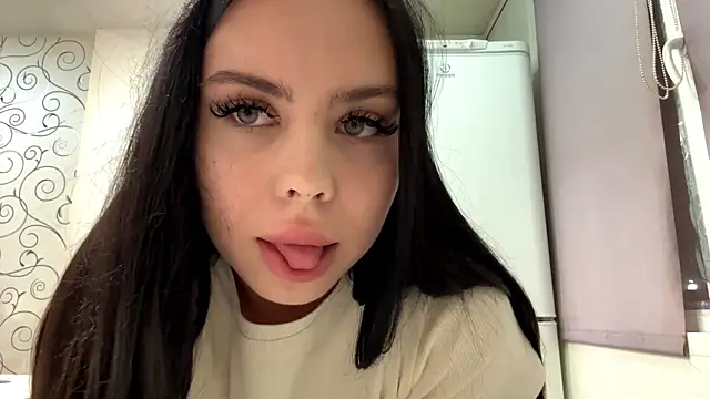 CherlyKeiper online show from December 2025 03:30:01 PM