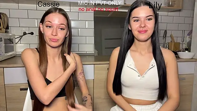 Snapshot of girls_secrets chatting on January 2026 05:37:01 PM girls secrets online show from January 2026 05:37:01 PM