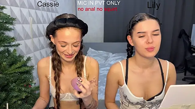 Snapshot of girls_secrets chatting on January 2026 06:10:01 PM girls secrets online show from January 2026 06:10:01 PM