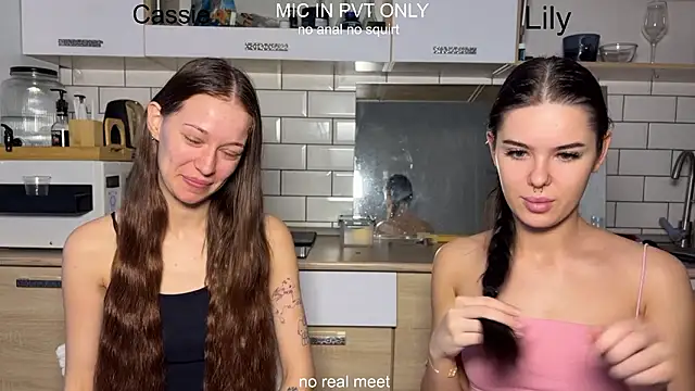 Snapshot of girls_secrets chatting on February 2026 10:36:02 AM girls secrets online show from February 2026 10:36:02 AM