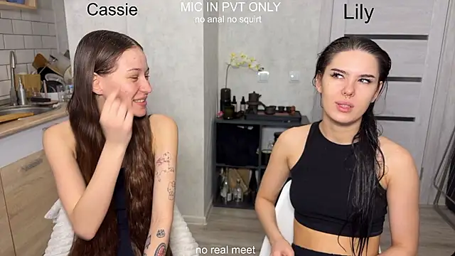 Snapshot of girls_secrets chatting on February 2026 09:52:02 AM girls secrets online show from February 2026 09:52:02 AM