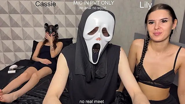 Snapshot of girls_secrets chatting on February 2026 11:06:02 AM girls secrets online show from February 2026 11:06:02 AM