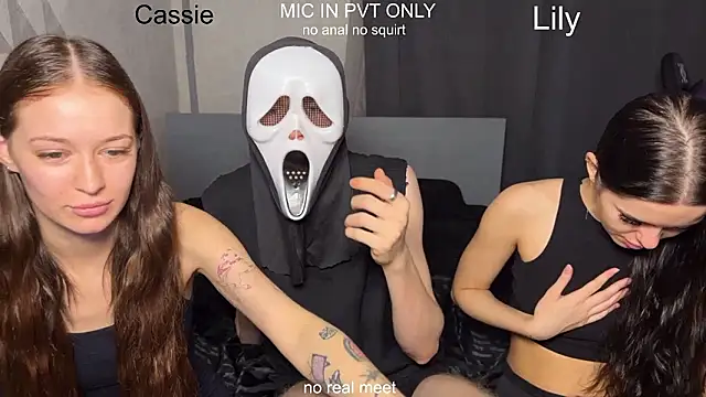 Snapshot of girls_secrets chatting on February 2026 11:22:02 AM girls secrets online show from February 2026 11:22:02 AM