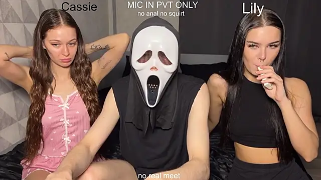 Snapshot of girls_secrets chatting on February 2026 11:20:01 AM girls secrets online show from February 2026 11:20:01 AM