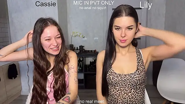 Snapshot of girls_secrets chatting on February 2026 10:25:01 AM girls secrets online show from February 2026 10:25:01 AM