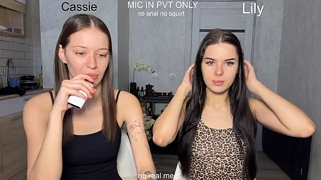 Snapshot of girls_secrets chatting on March 2026 10:21:02 AM girls secrets online show from March 2026 10:21:02 AM