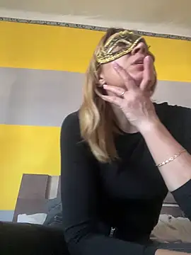 Snapshot of SexyMamiVee chatting on April 2026 03:20:02 PM SexyMamiVee online show from April 2026 03:20:02 PM