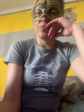 Snapshot of SexyMamiVee chatting on April 2026 02:51:02 PM SexyMamiVee online show from April 2026 02:51:02 PM