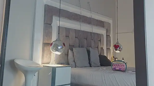 Snapshot of ElenaWatsonn chatting on March 2026 08:25:02 PM ElenaWatsonn online show from March 2026 08:25:02 PM