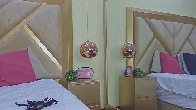 Snapshot of ElenaWatsonn chatting on March 2026 08:19:02 PM ElenaWatsonn online show from March 2026 08:19:02 PM