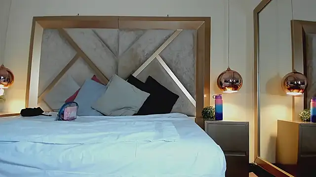 Snapshot of ElenaWatsonn chatting on March 2026 08:10:01 PM ElenaWatsonn online show from March 2026 08:10:01 PM