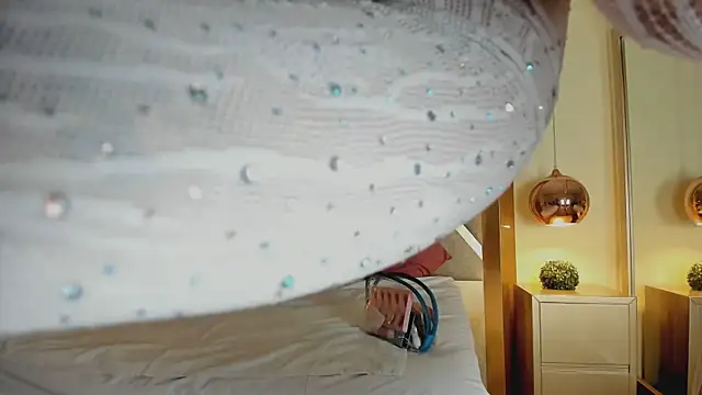 Snapshot of ElenaWatsonn chatting on April 2026 08:06:02 PM ElenaWatsonn online show from April 2026 08:06:02 PM