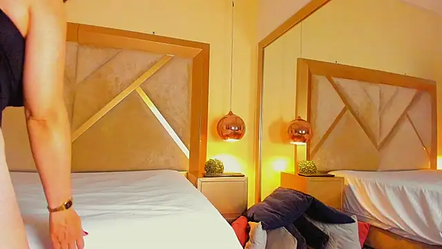 Snapshot of ElenaWatsonn chatting on April 2026 08:13:02 PM ElenaWatsonn online show from April 2026 08:13:02 PM