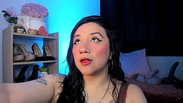 Snapshot of rose_xdd chatting on April 2026 01:42:01 AM rose xdd online show from April 2026 01:42:01 AM