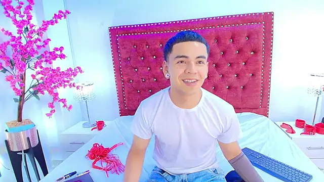 Snapshot of Jaden_and_sofia chatting on March 2026 03:17:01 AM Jaden and sofia online show from March 2026 03:17:01 AM