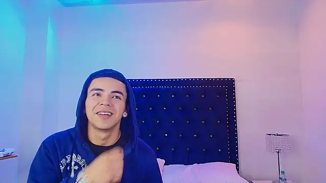 Snapshot of Jaden_and_sofia chatting on April 2026 03:07:02 AM Jaden and sofia online show from April 2026 03:07:02 AM