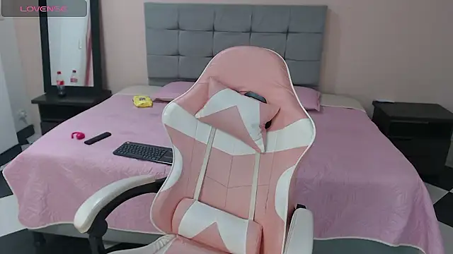 Abby Hiiltoon online show from January 2026 04:29:01 AM