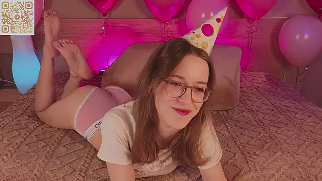 Snapshot of emmasday chatting on April 2026 03:57:02 PM emmasday online show from April 2026 03:57:02 PM