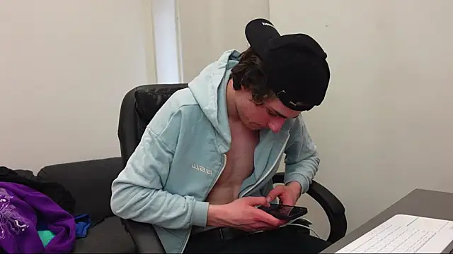 Snapshot of Daniel_Shawnn chatting on April 2026 12:47:01 PM Daniel Shawnn online show from April 2026 12:47:01 PM