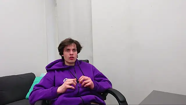 Snapshot of Daniel_Shawnn chatting on April 2026 04:51:01 PM Daniel Shawnn online show from April 2026 04:51:01 PM