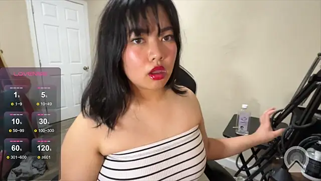 Snapshot of kuromixx444 chatting on April 2026 04:06:02 AM kuromixx444 online show from April 2026 04:06:02 AM