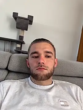 Benjamiinlt online show from April 2026 07:36:02 AM