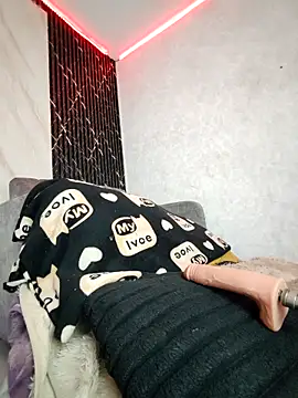 Isis Hot   online show from April 2026 11:59:01 AM