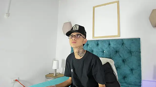 asher lux online show from July 2026 07:39:01 PM