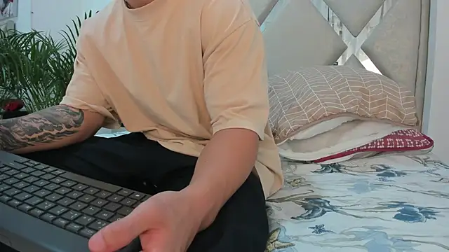 Liam saint online show from March 2026 12:11:01 PM