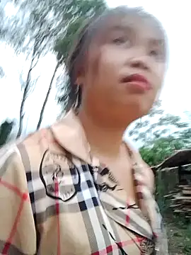 Snapshot of _Bong_02 chatting on April 2026 11:20:01 AM Bong 02 online show from April 2026 11:20:01 AM