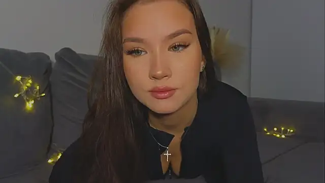 EmiDroll online show from February 2026 11:44:02 AM