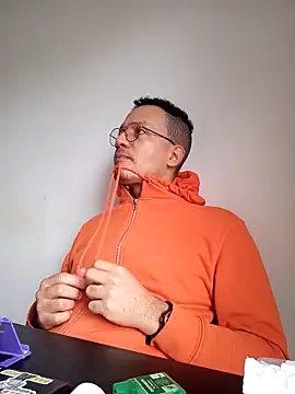 Snapshot of Henrytsuzuki chatting on February 2026 03:21:02 PM Henrytsuzuki online show from February 2026 03:21:02 PM