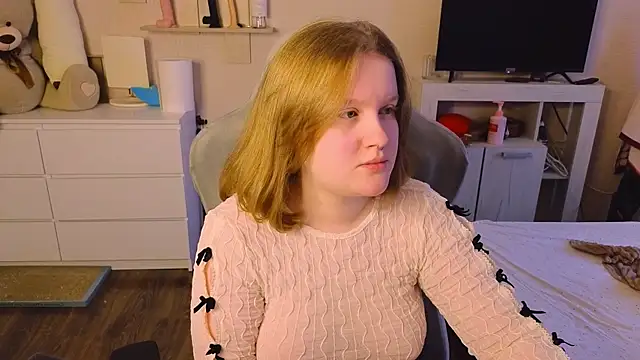 Snapshot of Ol1via chatting on April 2026 03:44:02 AM Ol1via online show from April 2026 03:44:02 AM