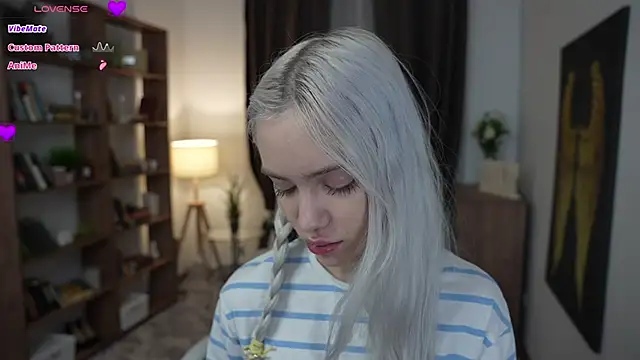 KristalCrowner online show from March 2026 07:22:02 PM