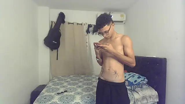 Snapshot of pocket_loversxxx chatting on April 2026 03:39:02 AM pocket loversxxx online show from April 2026 03:39:02 AM