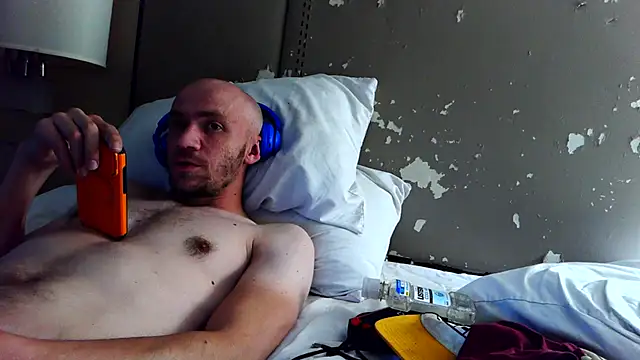 Snapshot of cloudyplay661 chatting on April 2026 01:44:02 AM cloudyplay661 online show from April 2026 01:44:02 AM