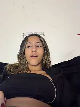 Snapshot of vicky_bass_ chatting on March 2026 02:28:01 AM vicky bass online show from March 2026 02:28:01 AM