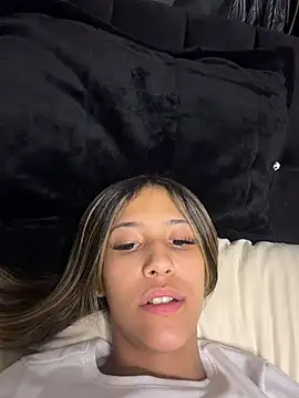 Snapshot of vicky_bass_ chatting on April 2026 02:09:02 AM vicky bass online show from April 2026 02:09:02 AM