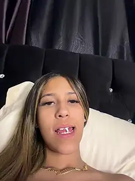 Snapshot of vicky_bass_ chatting on April 2026 01:27:02 AM vicky bass online show from April 2026 01:27:02 AM