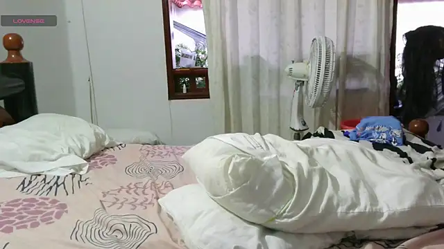 Snapshot of diosa_cristal_ chatting on April 2026 10:51:01 PM diosa cristal online show from April 2026 10:51:01 PM