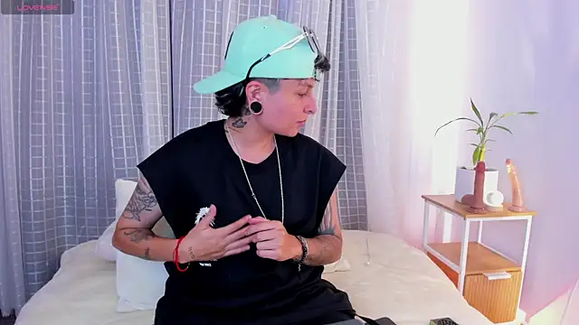 Zury Ramirez online show from April 2026 10:12:01 PM