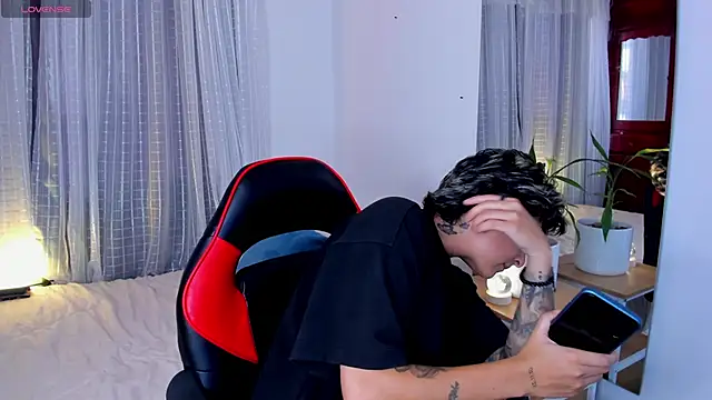 Zury Ramirez online show from April 2026 09:59:02 PM