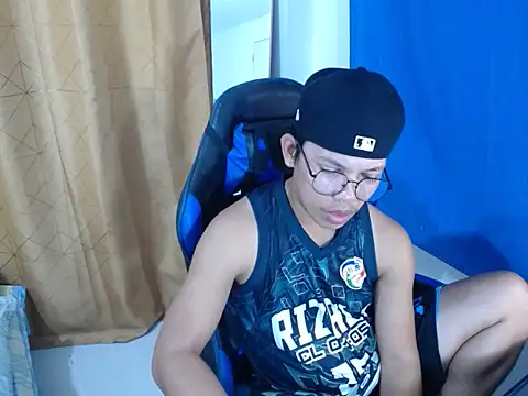 holly oreo online show from July 2026 02:46:01 PM