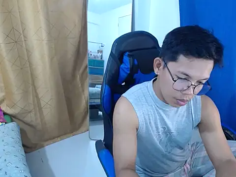 holly oreo online show from July 2026 02:35:02 PM