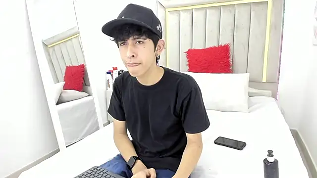 julian xx online show from January 2026 07:30:01 PM