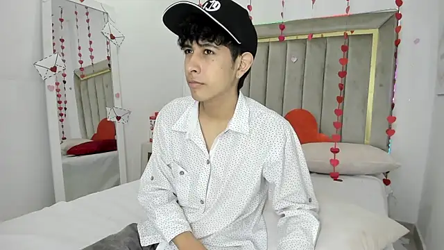 julian xx online show from February 2026 07:43:02 PM