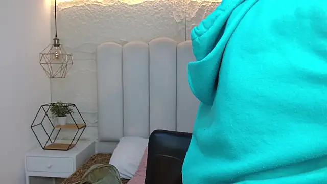 Nicolleth tk online show from March 2026 04:05:01 AM